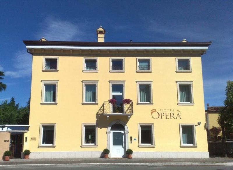Hotel Opera Dossobuono Exterior photo
