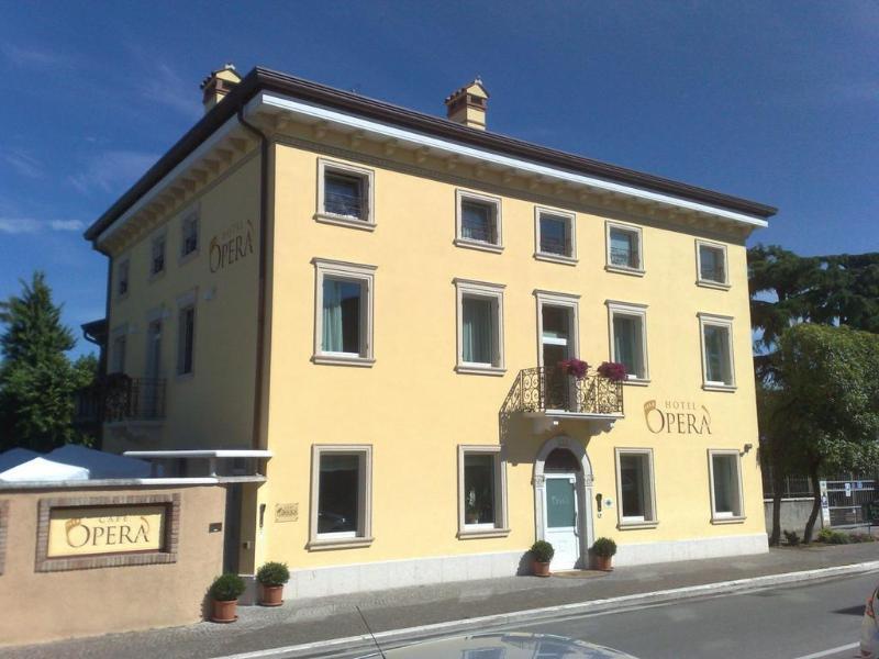 Hotel Opera Dossobuono Exterior photo