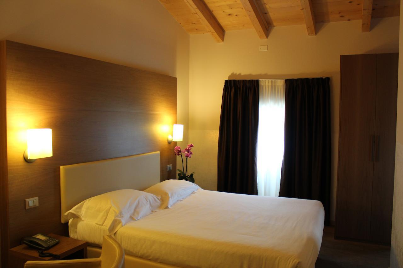 Hotel Opera Dossobuono Exterior photo