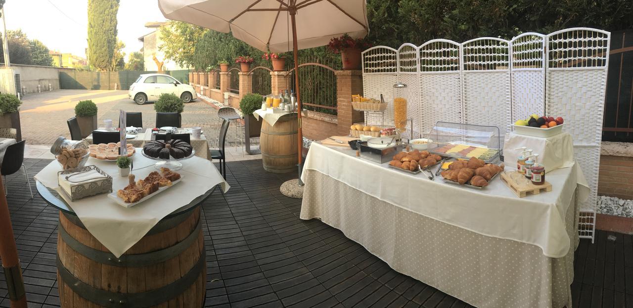 Hotel Opera Dossobuono Exterior photo