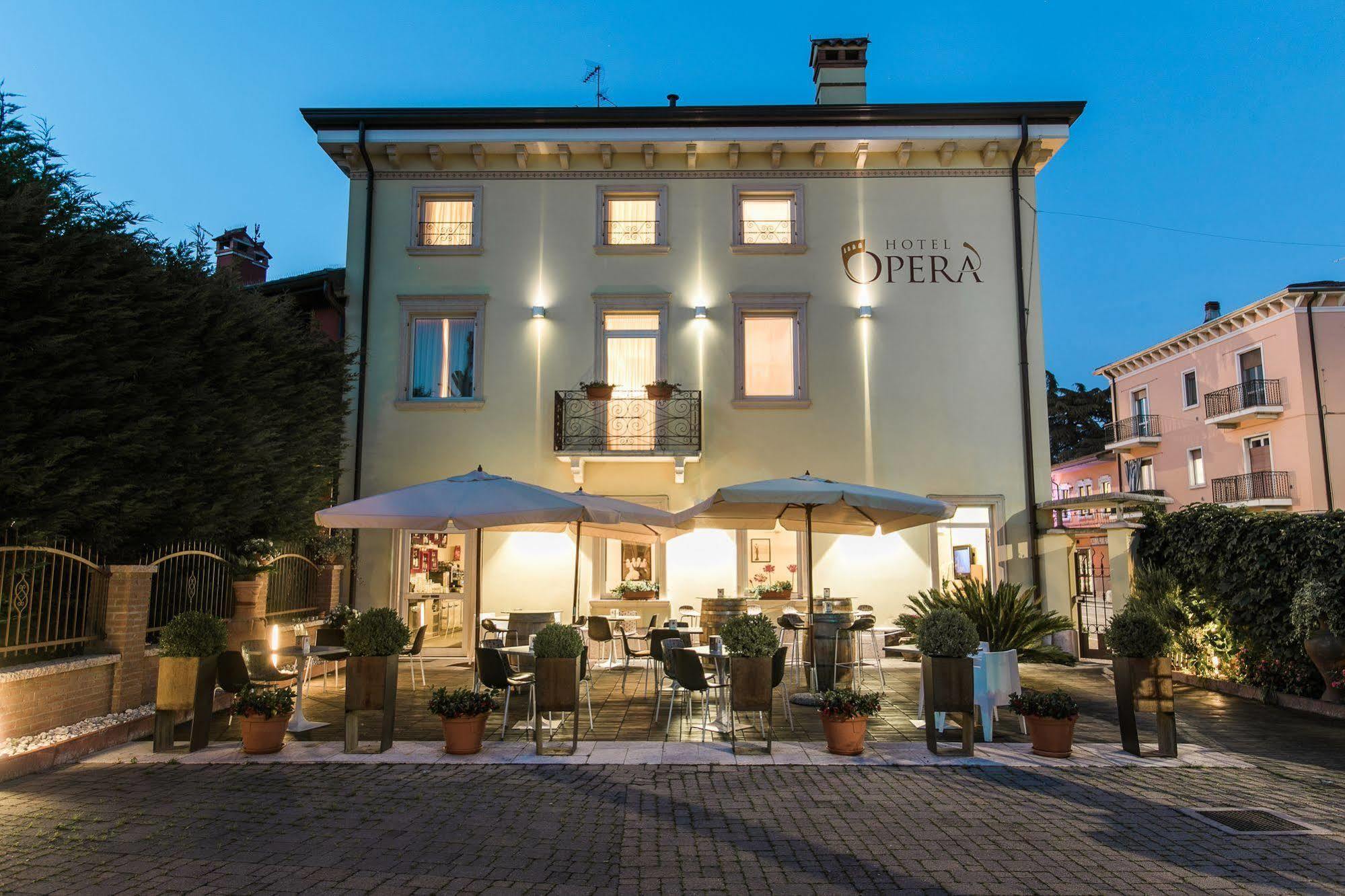 Hotel Opera Dossobuono Exterior photo
